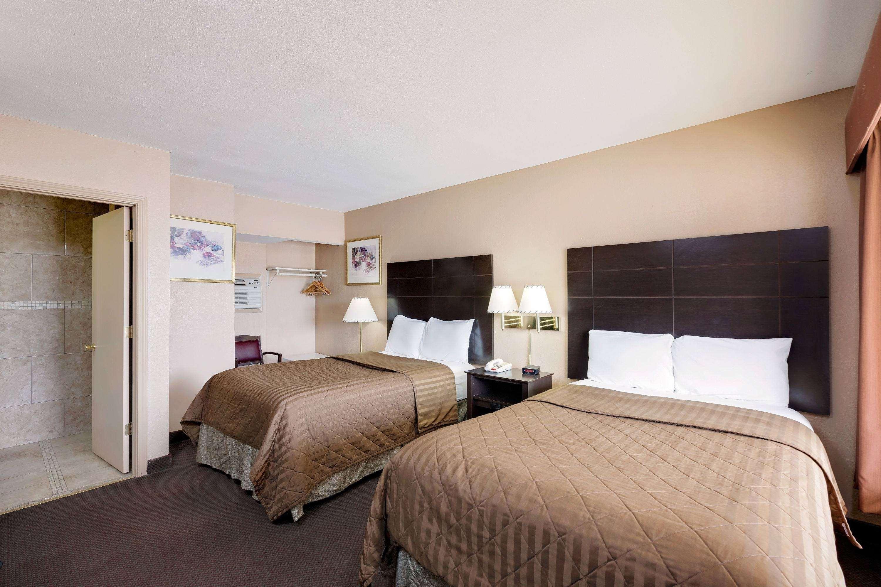 ทราเวลลอดจ์ บาย วินด์แฮม โอโซนา Motel ภายนอก รูปภาพ