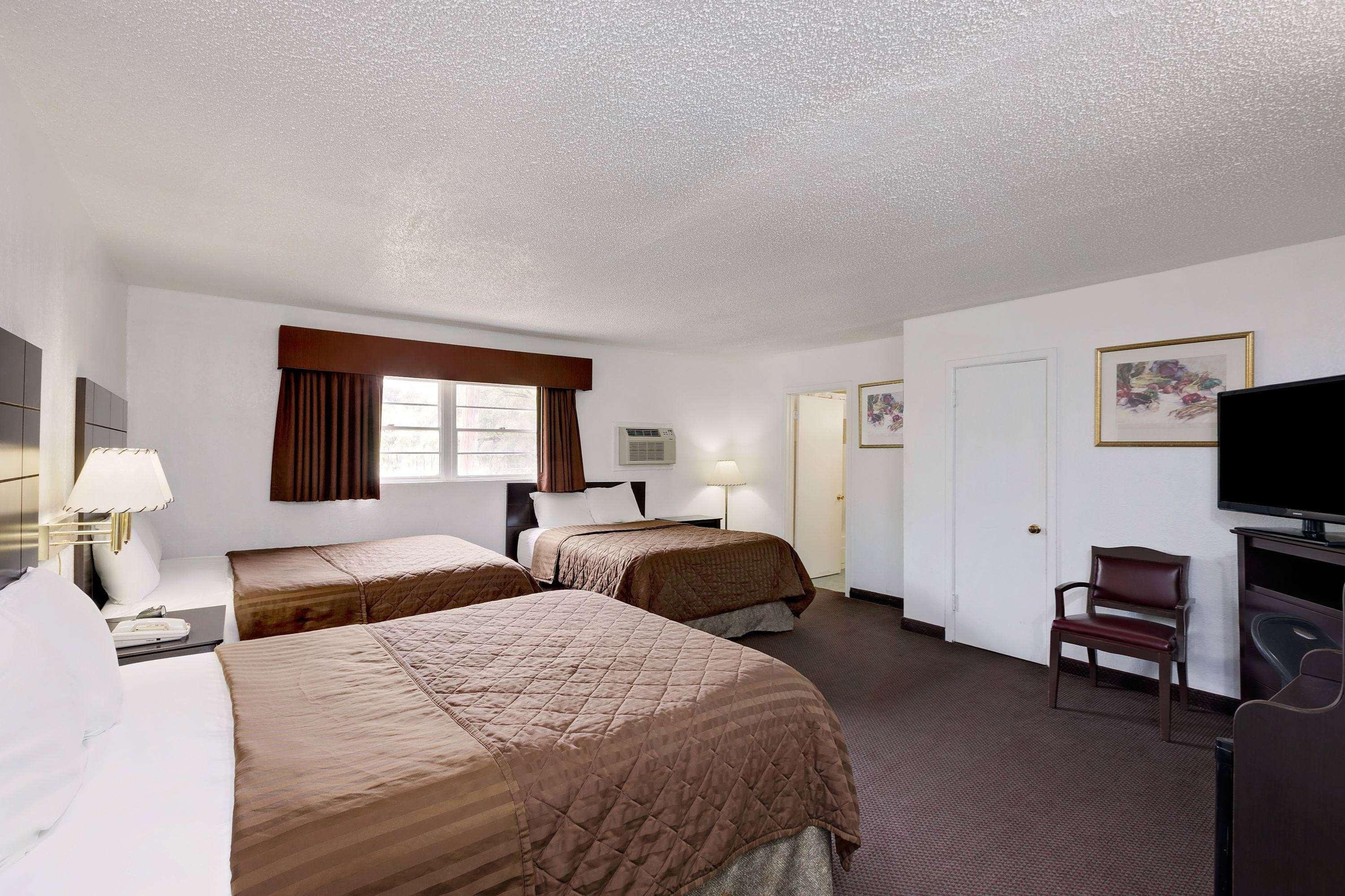 ทราเวลลอดจ์ บาย วินด์แฮม โอโซนา Motel ภายนอก รูปภาพ