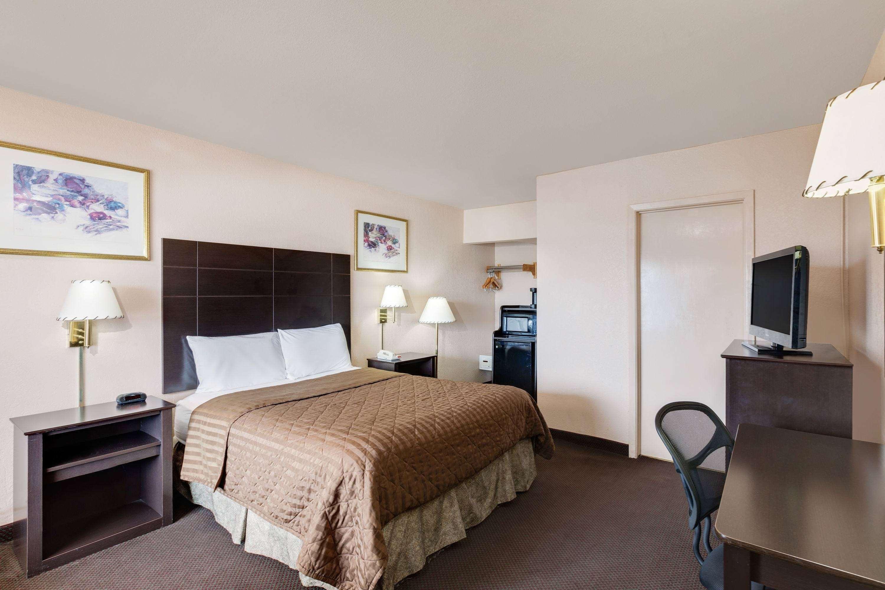 ทราเวลลอดจ์ บาย วินด์แฮม โอโซนา Motel ภายนอก รูปภาพ