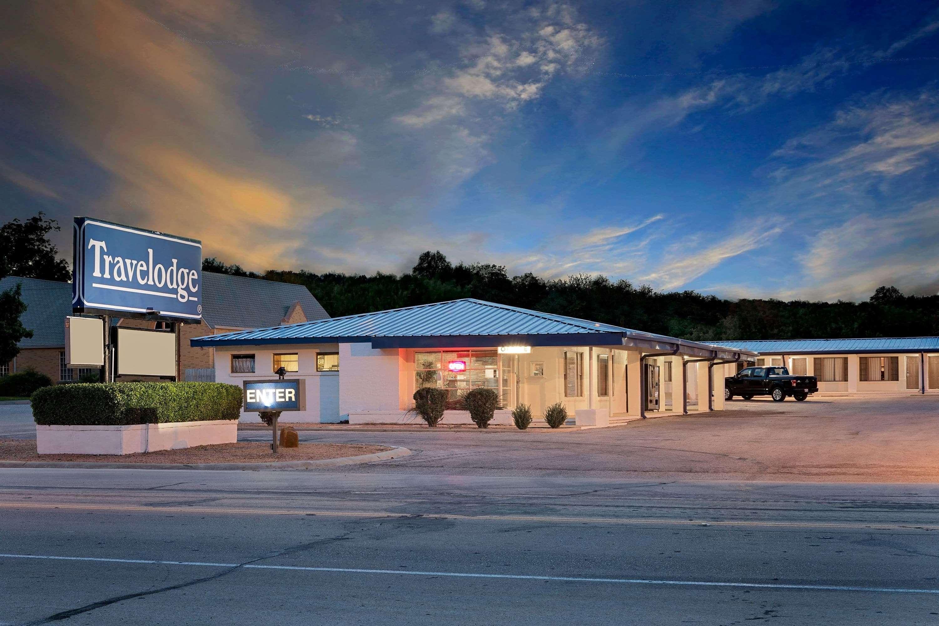 ทราเวลลอดจ์ บาย วินด์แฮม โอโซนา Motel ภายนอก รูปภาพ