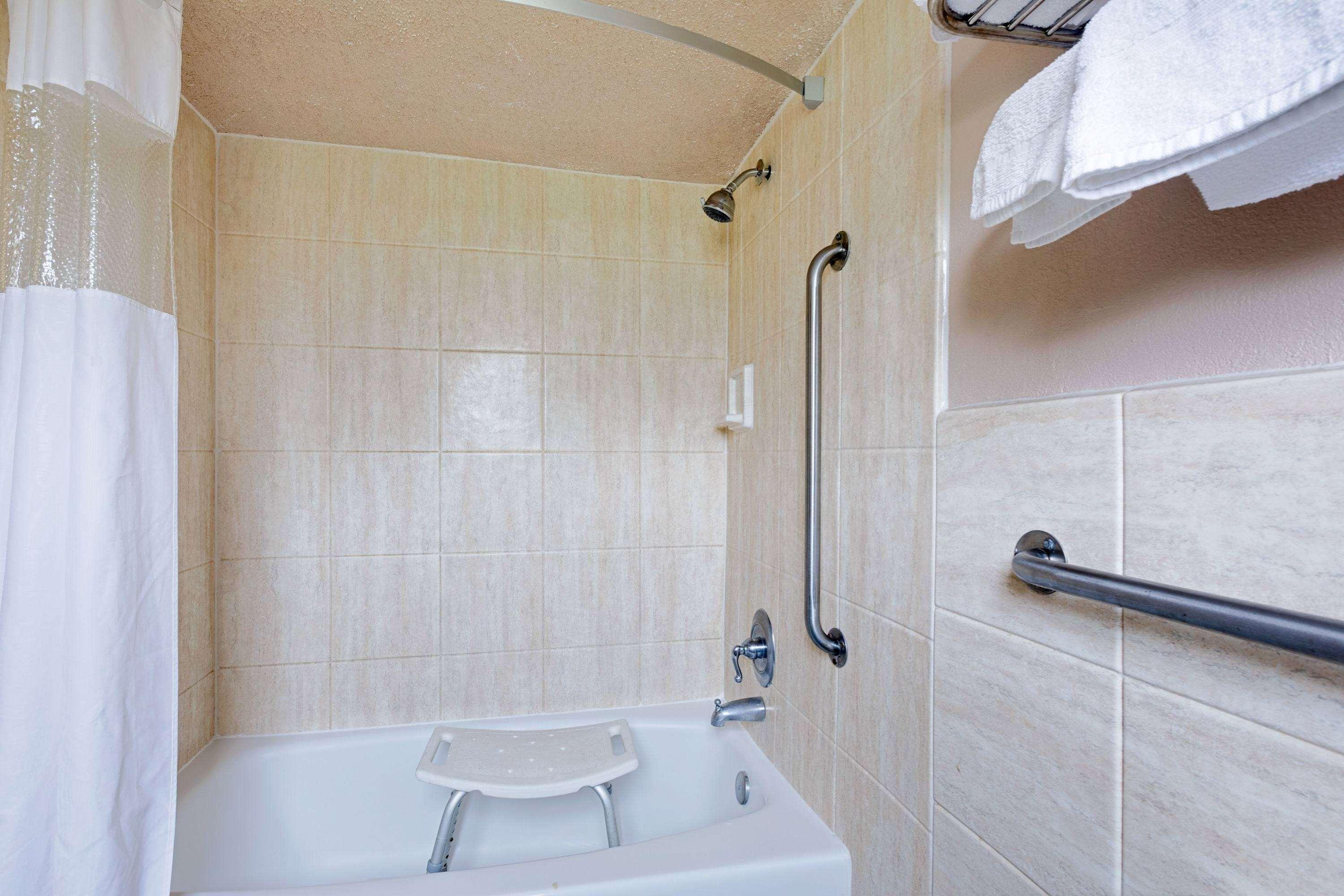 ทราเวลลอดจ์ บาย วินด์แฮม โอโซนา Motel ภายนอก รูปภาพ